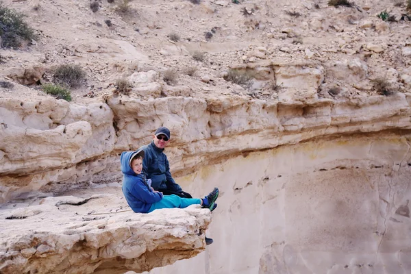 Father and son hiking together — Stock Photo, Image