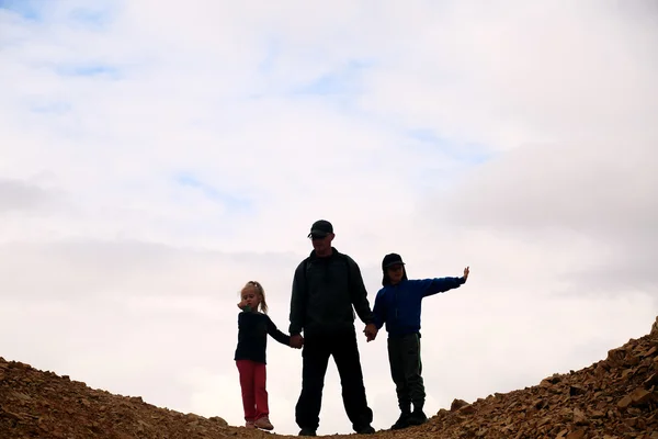 Father hiking with kids — Stock Photo, Image