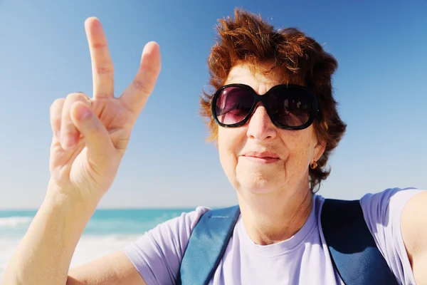 Feliz mulher sênior Selfie — Fotografia de Stock