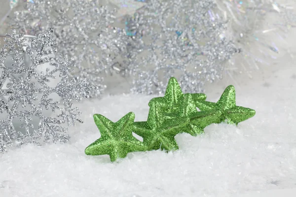 Weihnachtsschmuck in Silbertönen — Stockfoto