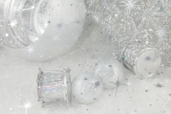 Kerstdecoraties in zilveren tinten Stockfoto