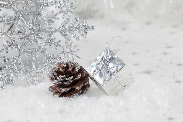 Weihnachtsschmuck in Silber — Stockfoto