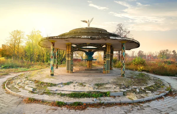 Broken arbour in park — Stock Photo, Image