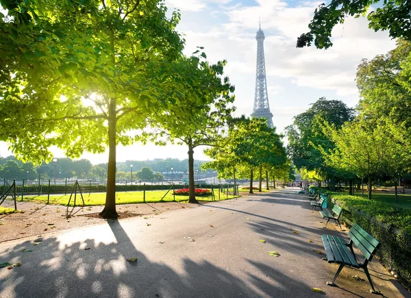 Słoneczny poranek w Paryżu — Zdjęcie stockowe