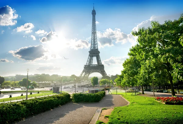 Eiffel-torony és a park — Stock Fotó