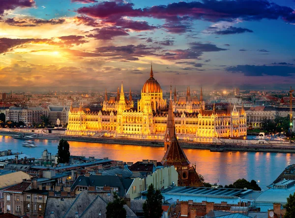 Danúbio e Parlamento — Fotografia de Stock
