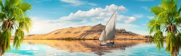 Barca sul fiume Nilo — Foto Stock