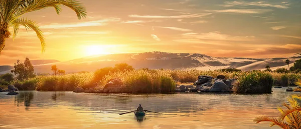 Nil in Assuan bei Sonnenuntergang — Stockfoto