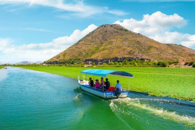 Skadar gölü ve teknesi