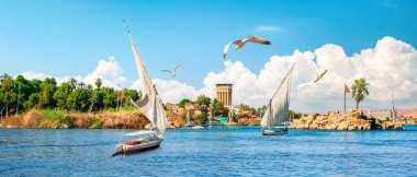 Aswan, Mısır 'da Nil nehrinde yelken açmak
