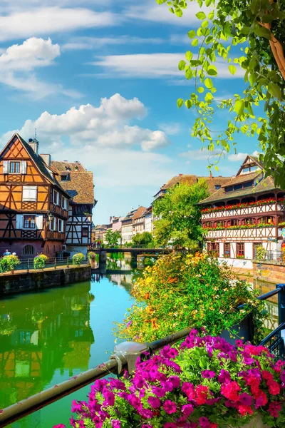 Häuser am Fluss in Straßburg — Stockfoto