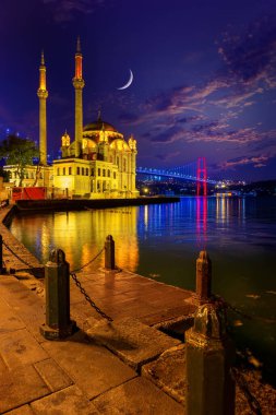 Ortakoy Camii ve Boğazı