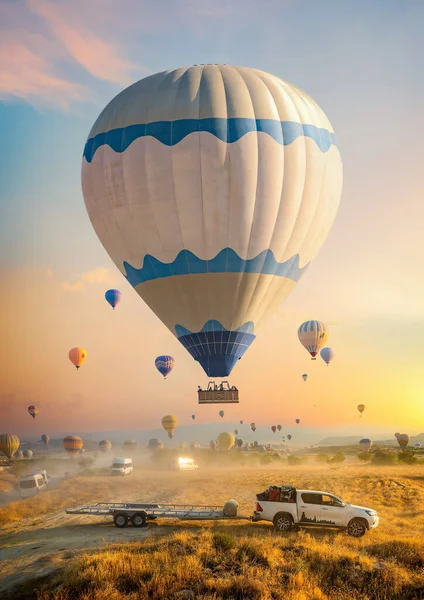 Heißluftballon gelandet — Stockfoto