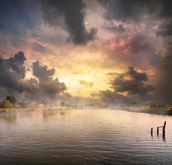 Dawn over the lake — Stock Photo, Image