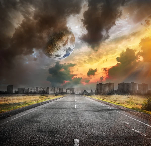 Road and the moon — Stock Photo, Image