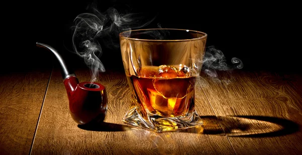 Potrubí a whiskey — Stock fotografie