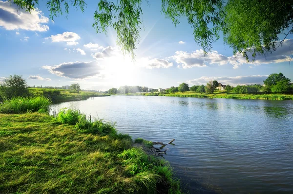 Tag auf einem Fluss — Stockfoto