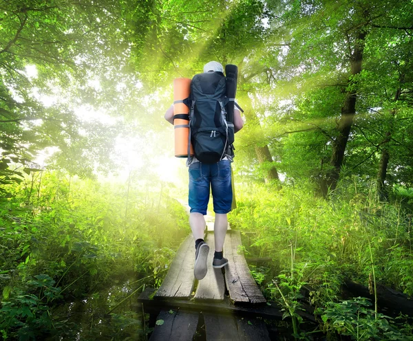 Traveller on bridge — Stock Photo, Image