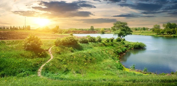 Footpath near river — Stock Photo, Image