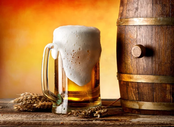 Bier mit Weizen — Stockfoto