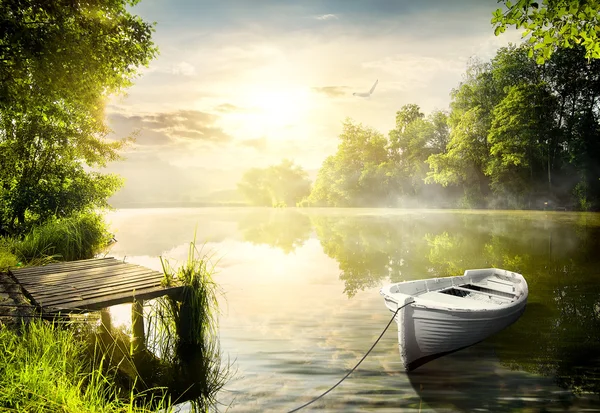 Boat on the bank — Stock Photo, Image