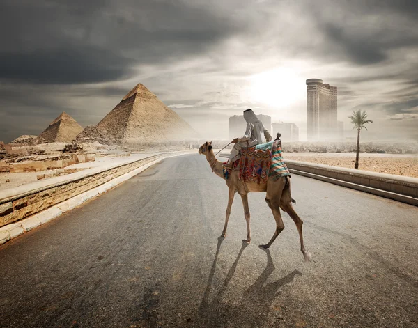 Evening over pyramids — Stock Photo, Image