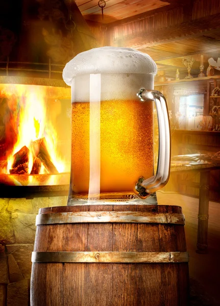 啤酒和壁炉 — 图库照片