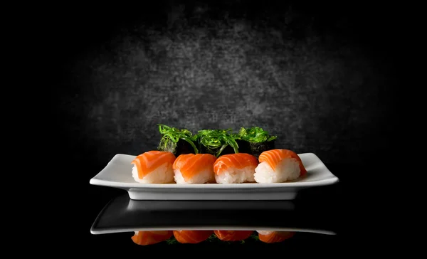 Sushi su nero — Foto Stock