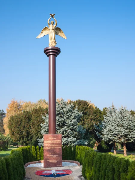 Statue of Good Angel of Peace in a park — Stock Photo, Image