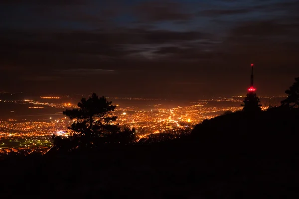 Nitra stad bij nacht — Stockfoto