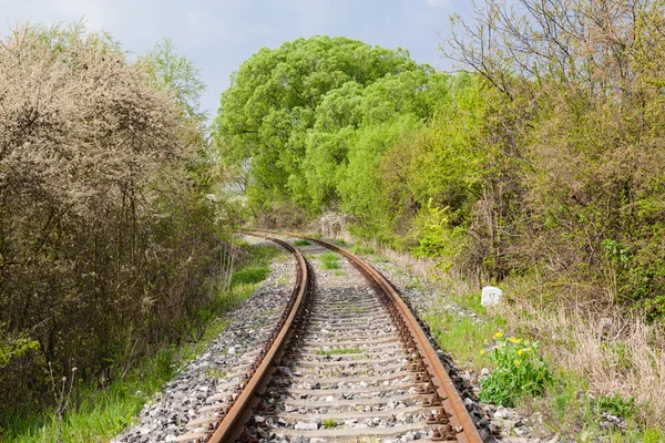 Ferrocarril en soleado día de primavera — Foto de Stock