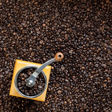 Kahve taneleri ve Kahve değirmeni