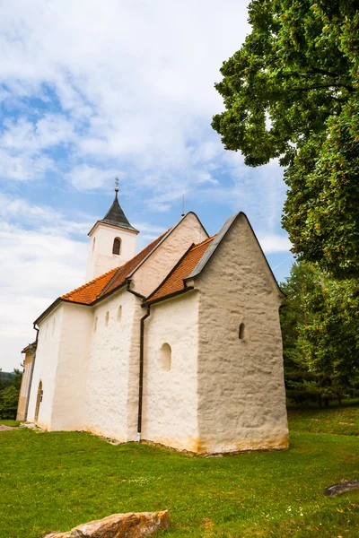 Sen-romansk kyrka — Stockfoto