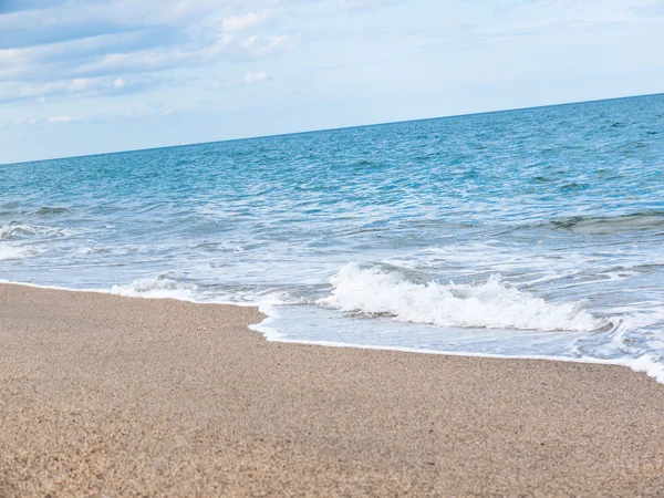 Medelhavet sandiga stranden — Stockfoto