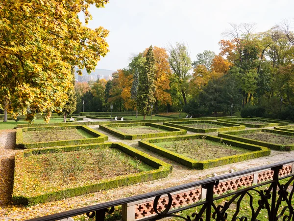 Otoño en un jardín del monasterio —  Fotos de Stock