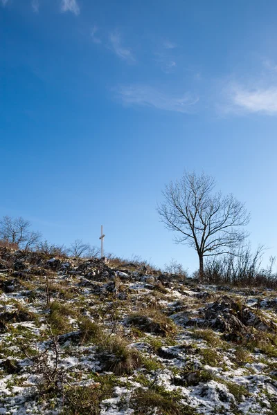 Kreuz am Hang — Stockfoto