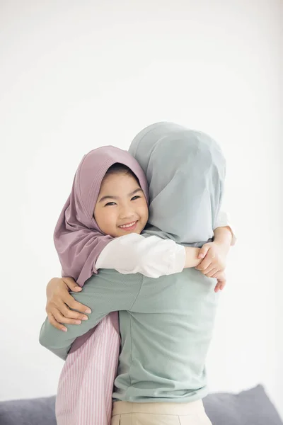 Portrait Happy Lovely Family Arabic Muslim Mother Hug Little Daughter — Stock Photo, Image