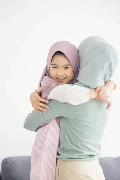 Portrait Happy Lovely Family Arabic Muslim Mother Hug Little Daughter — Stock Photo, Image
