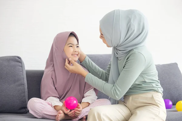 Portrait Happy Lovely Family Arabic Muslim Mother Little Muslim Girls — Stock Photo, Image