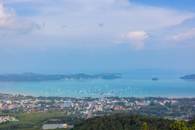 Phuket 'teki mavi gökyüzü ve mavi okyanus Phuket Tayland' daki simgelerden biridir.