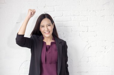 Gülümseyen ve başarılı bir iş kadınının mutlu portresi.. 