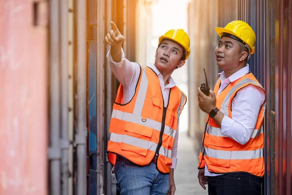 Two Factory Workers Engineers Looking Pointing Something Containers Warehouse Storage — Stock Photo, Image