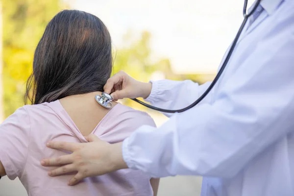 Doctor Examines Women Patient Stethoscope Summer Park — Photo