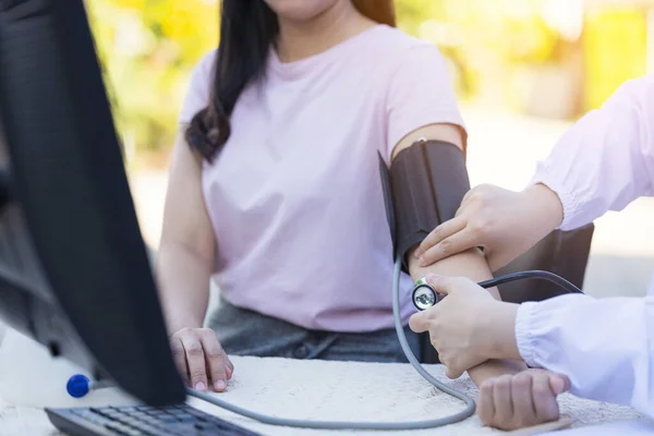 Female Doctor Measuring Blood Pressure Women Patient Social Service Local — Fotografia de Stock