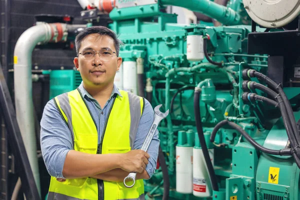 Engenheiro Trabalho Uma Fábrica Industrial Usina Segurando Uma Chave Mão — Fotografia de Stock