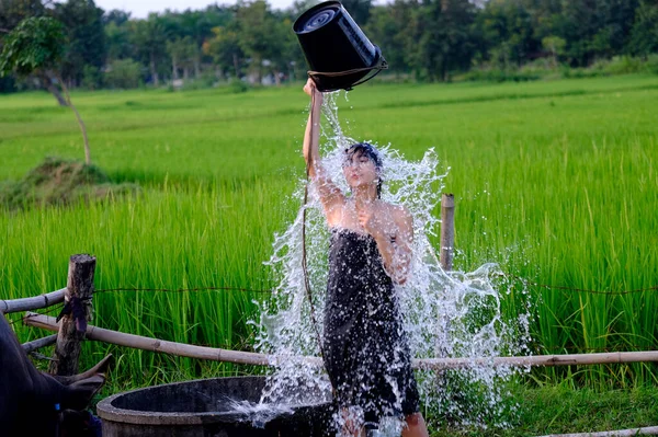 Countryside Rural Girl Taking Shower Traditional Groundwater Source — Stock Fotó
