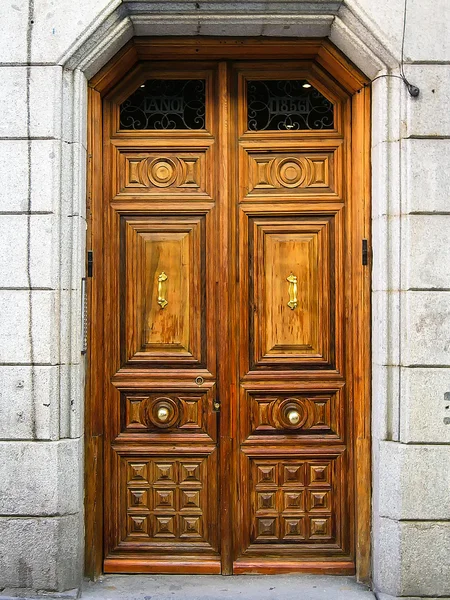 Puerta de madera española — Foto de Stock