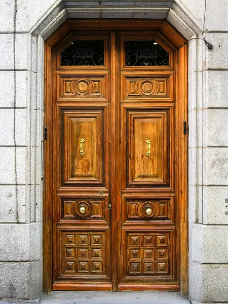 Puerta de madera española — Foto de Stock