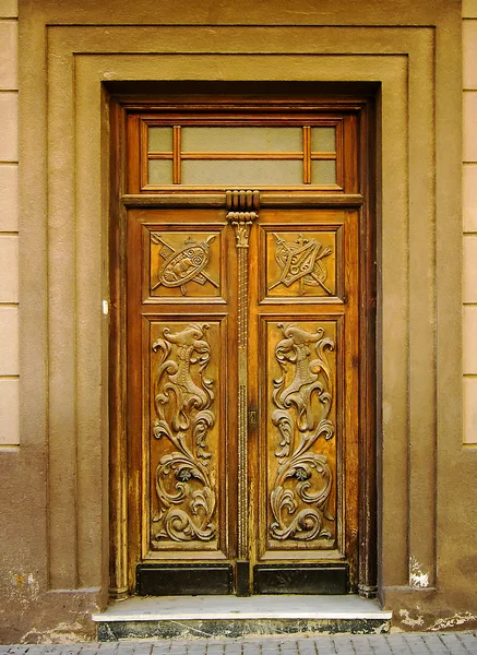 Puerta de madera española — Foto de Stock