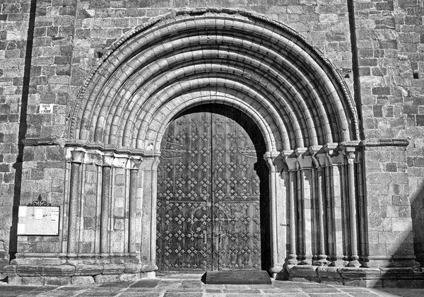 Portões da Igreja medieval — Fotografia de Stock